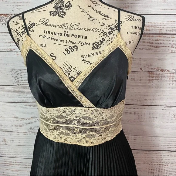 🚫SOLD🚫 Betsey Johnson Rare HTF Vintage 90s Slip Dress - Picture 2 of 11